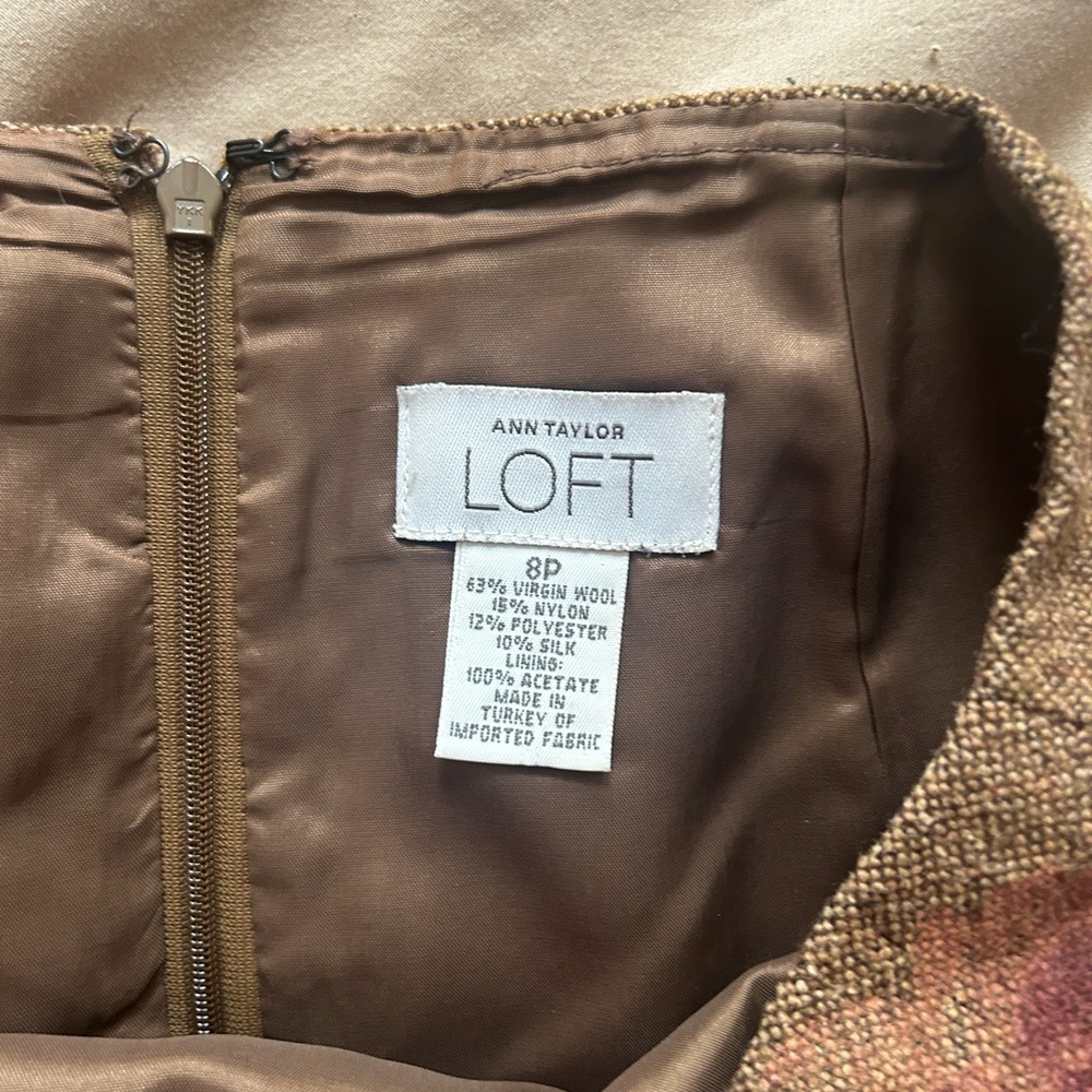 Mini Skirt , Loft brand size 8P . 68%wool lining inside